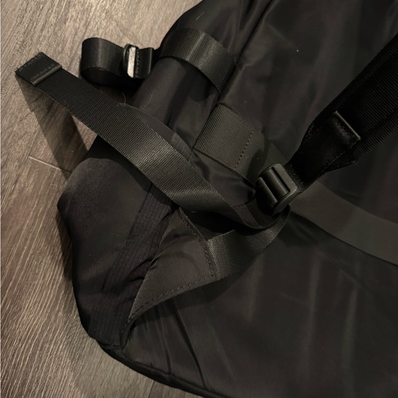 Lululemon New Crew Backpack 22L - Picture 7 of 9